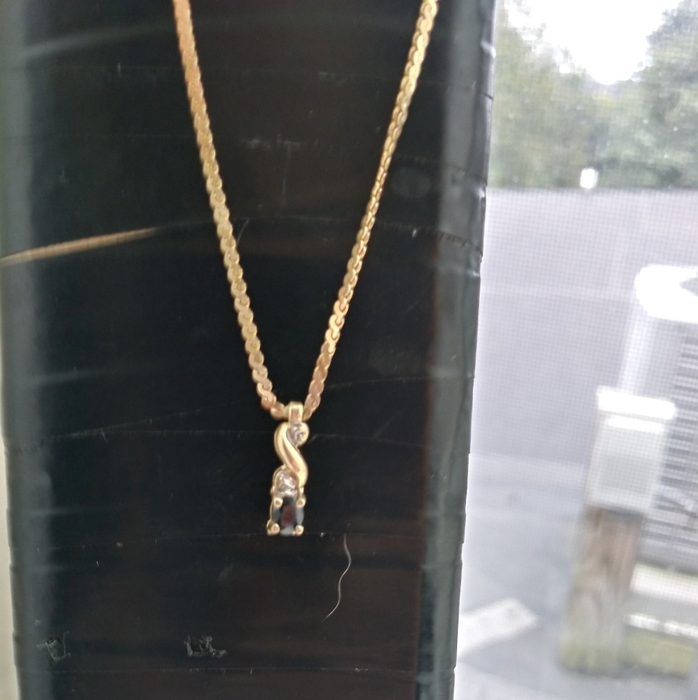 Gold necklace with Sapphire and diamonds